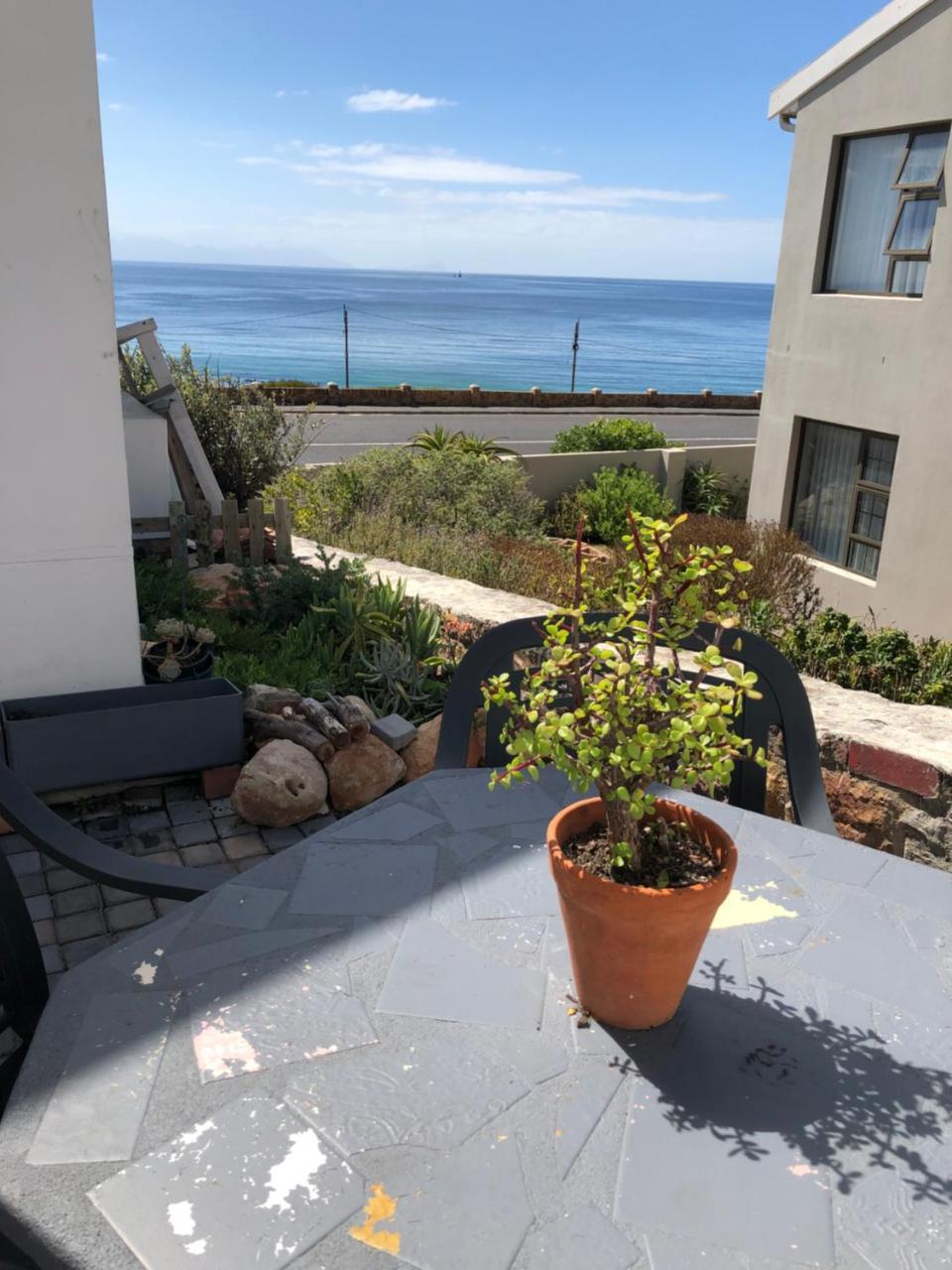 Ollava Guesthouse Simonʼs Town Eksteriør bilde